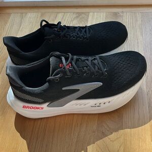 Brooks Glycerin Max running shoes—in near perfect condition